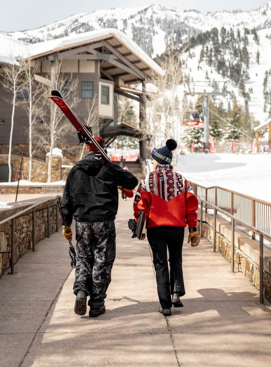 MMJH_Ski-Couple-walking-at-JHMR